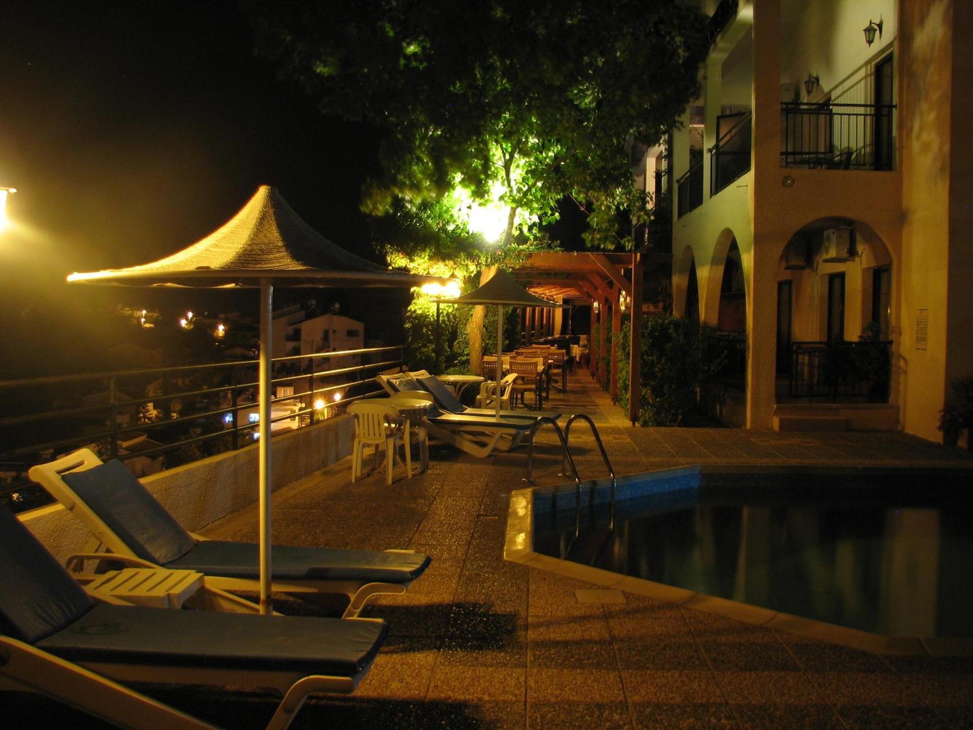 Hill View Hotel Apartments Писсури Экстерьер фото