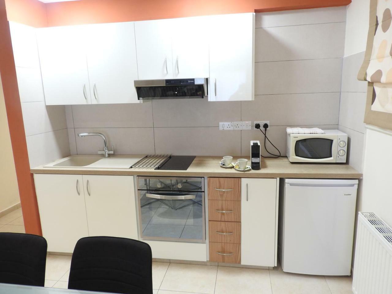Hill View Hotel Apartments Писсури Экстерьер фото